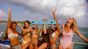 ビラボンガールズがメンタワイへ！ローラやメイシーを含む豪華サーフトリップ動画