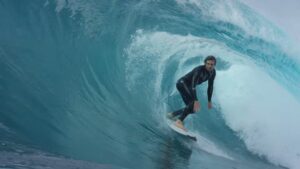 CTを離れてからこれまでのライアン・カリナンのフリーサーフムービー「INTERIM」