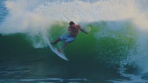 オージーCTサーファーのフリーサーフィン動画！ローワーズの最新波予報も