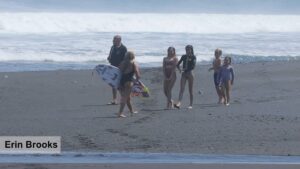 エリン・ブルックスが登場！インドネシアのバリ島クラマスでのフリーサーフ動画