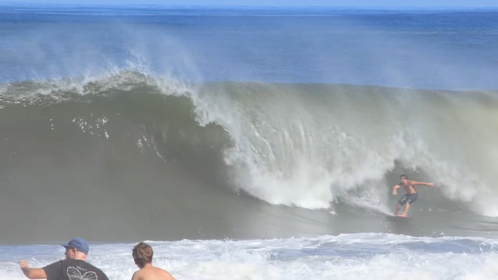 オアフ島ノースショアに1stスウェルがヒット！オフザウォールなどでのフリーサーフ動画